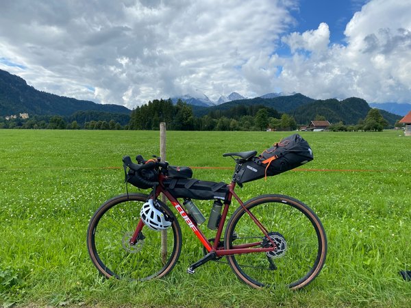 Comment organiser un camping pour une expédition de cyclisme en montagne?