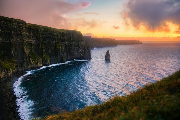 Quels sont les conseils pour une randonnée le long des falaises de Moher en Irlande?